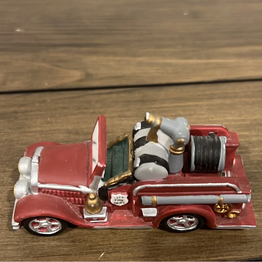 Dept 56 dark red porcelain fire truck hv series 1991
